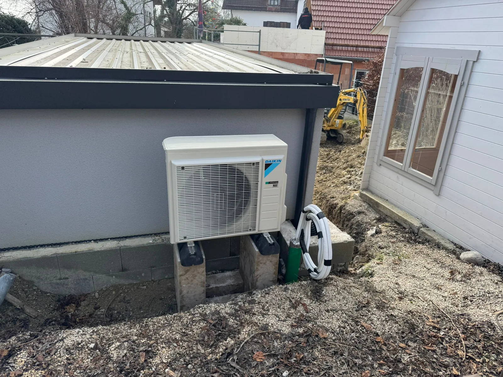 Clean outdoor heat-pump installation