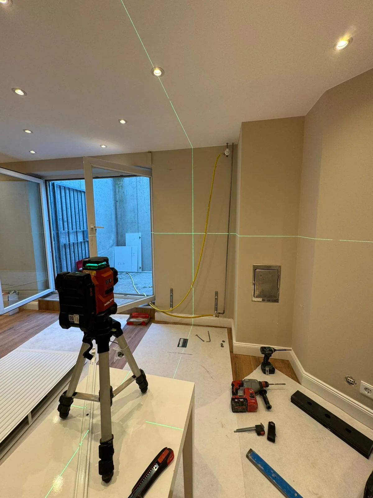 Precision interior framing during a fit-out in Munich