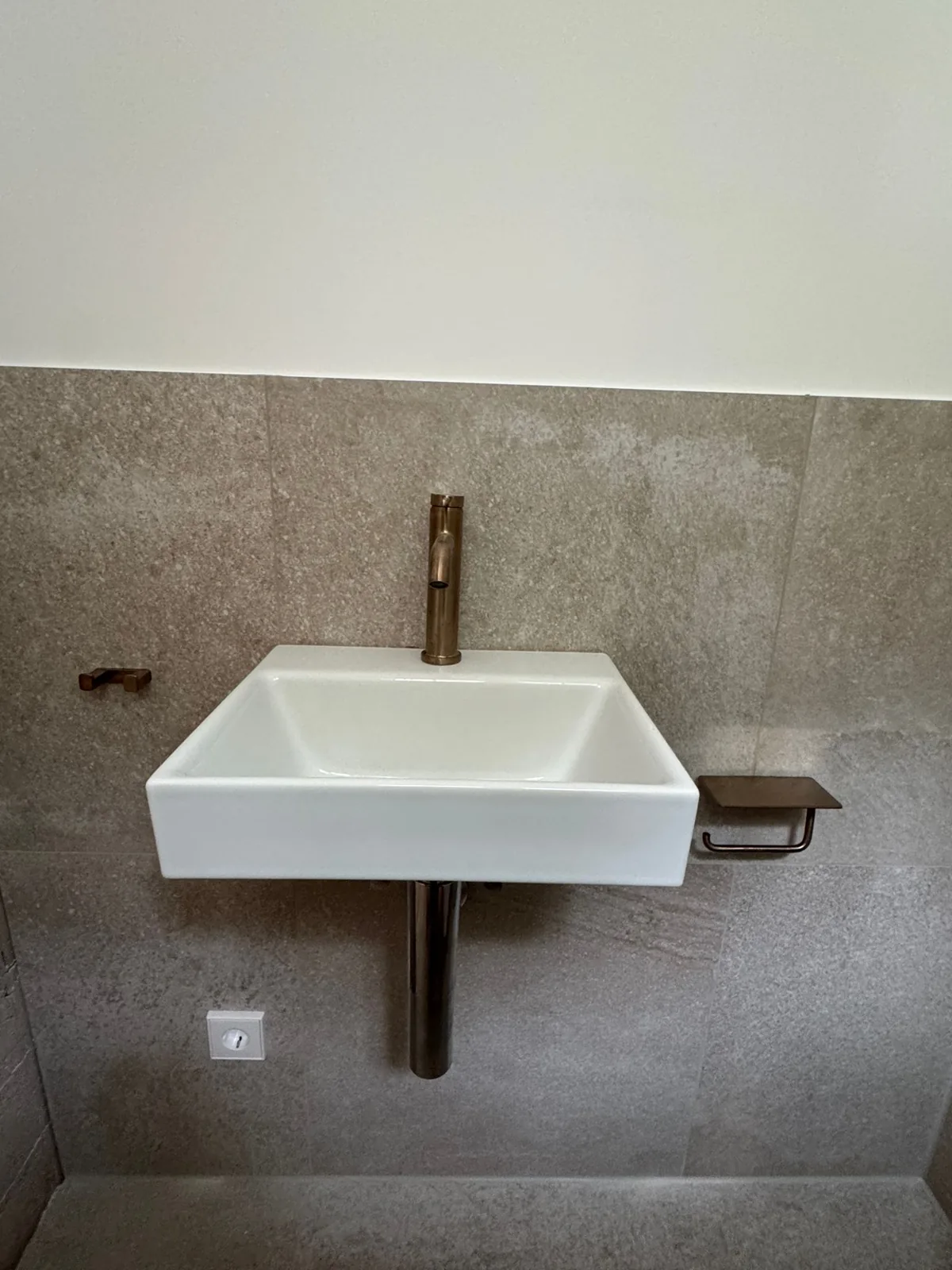 Washbasin with bronze mixer tap detail
